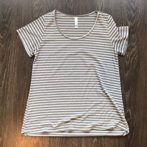⚡️2 for 30$ ⚡️LuLaRoe Classic T